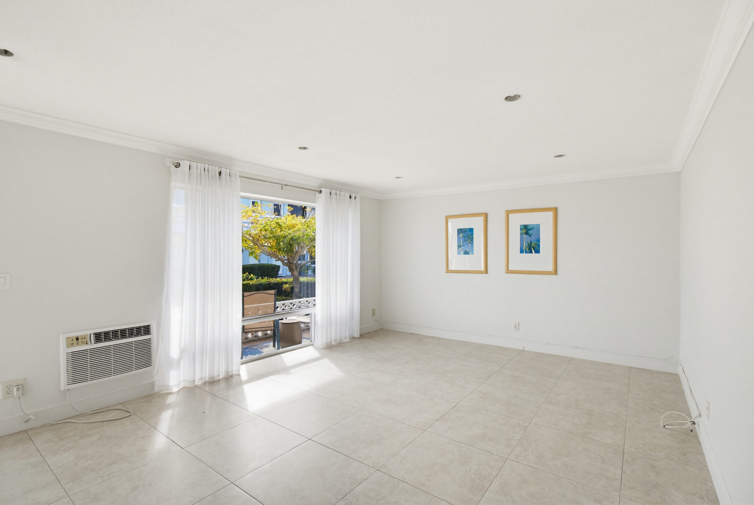 Photos (0-700 sqft)